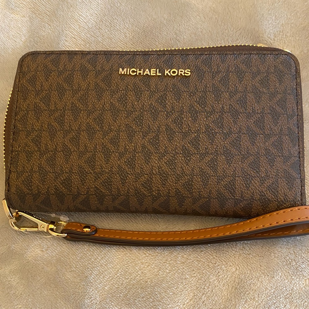 Michael Kors Travel Jet MultiFunction Phone Case